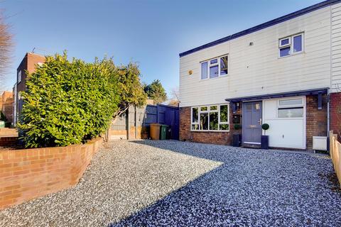 53 Winsbeach, London, E17 3RQ