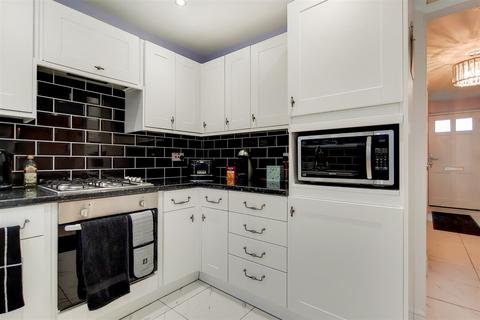 53 Winsbeach, London, E17 3RQ