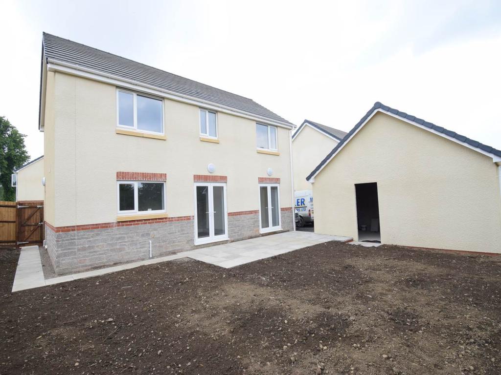 Millers Wood, Penmaen, Blackwood 4 bed house £1,300 pcm (£300 pw)