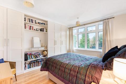 30 Boleyn Gardens, West Wickham, BR4 9NQ