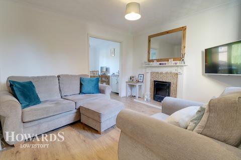 10 Celandine Close, Lowestoft, NR33 8EU