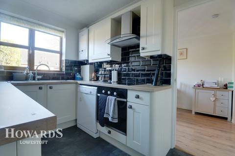 10 Celandine Close, Lowestoft, NR33 8EU