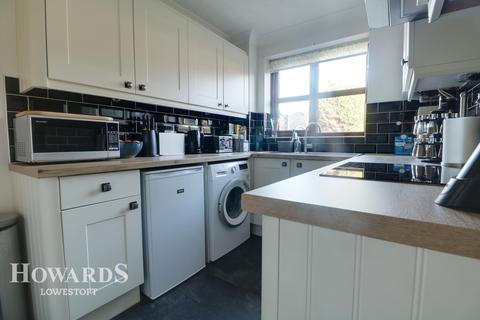 10 Celandine Close, Lowestoft, NR33 8EU