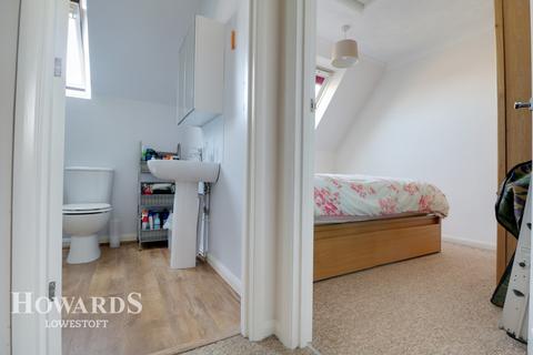 10 Celandine Close, Lowestoft, NR33 8EU