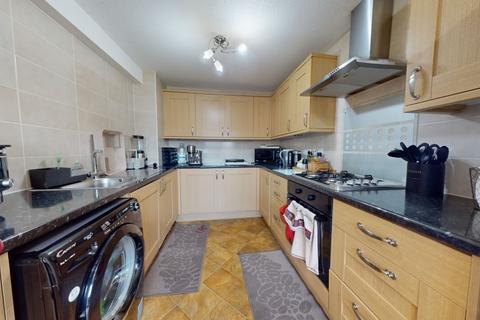 3 bedroom flat for sale, Coates Walk, Brentford