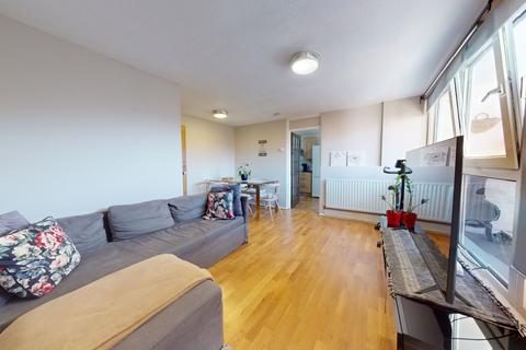 3 bedroom flat for sale, Coates Walk, Brentford