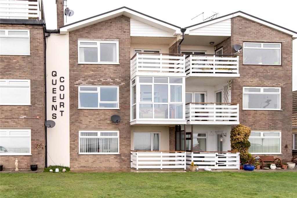 Queens Court, Kings Parade, HollandOnSea, ClactonOnSea, CO15 2 bed