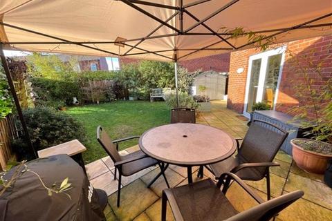 8 Alvingham Avenue, Oldham, OL8 1RA