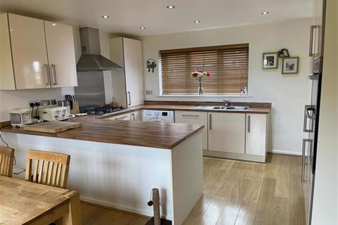 8 Alvingham Avenue, Oldham, OL8 1RA