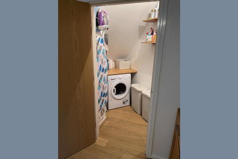 8 Alvingham Avenue, Oldham, OL8 1RA