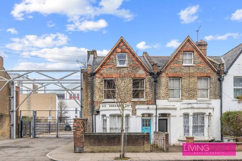 5 bedroom terraced house to rent, Gillespie Road, Highbury