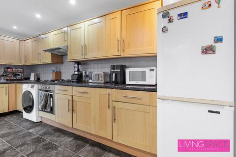 5 bedroom terraced house to rent, Gillespie Road, Highbury