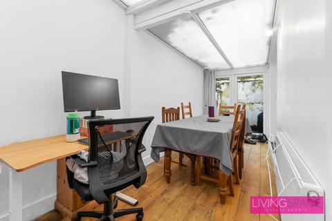 5 bedroom terraced house to rent, Gillespie Road, Highbury