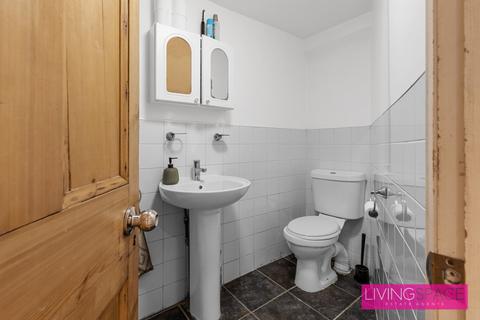 5 bedroom terraced house to rent, Gillespie Road, Highbury