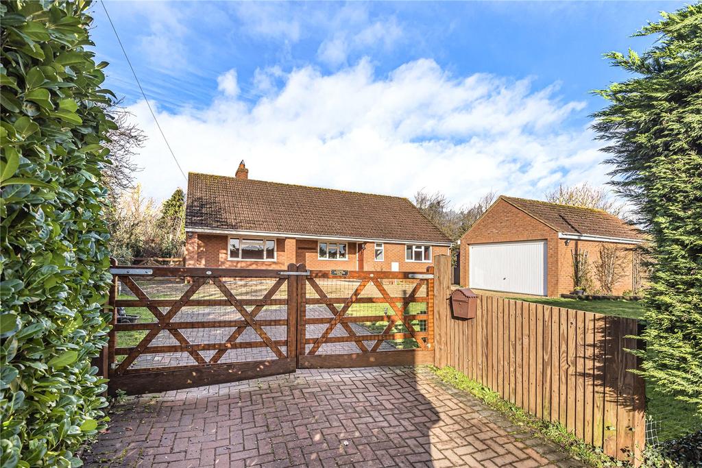 Lower Wood End, Marston Moretaine, Bedfordshire, MK43 3 bed bungalow for sale £440,000