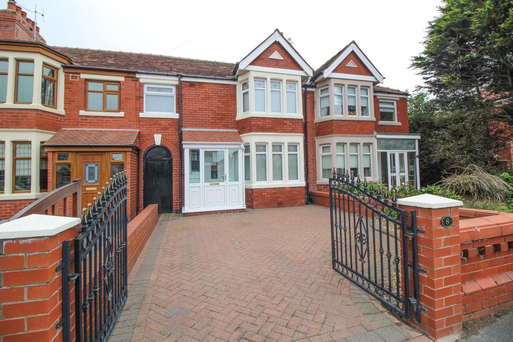 Beach Road, Fleetwood, Lancashire, FY7 3 bed terraced house £137,500