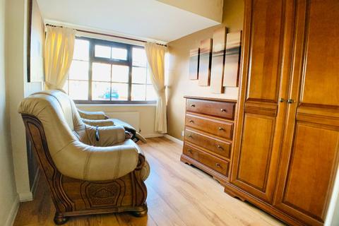 39 Ashdale Drive, Birmingham, B14 4TX