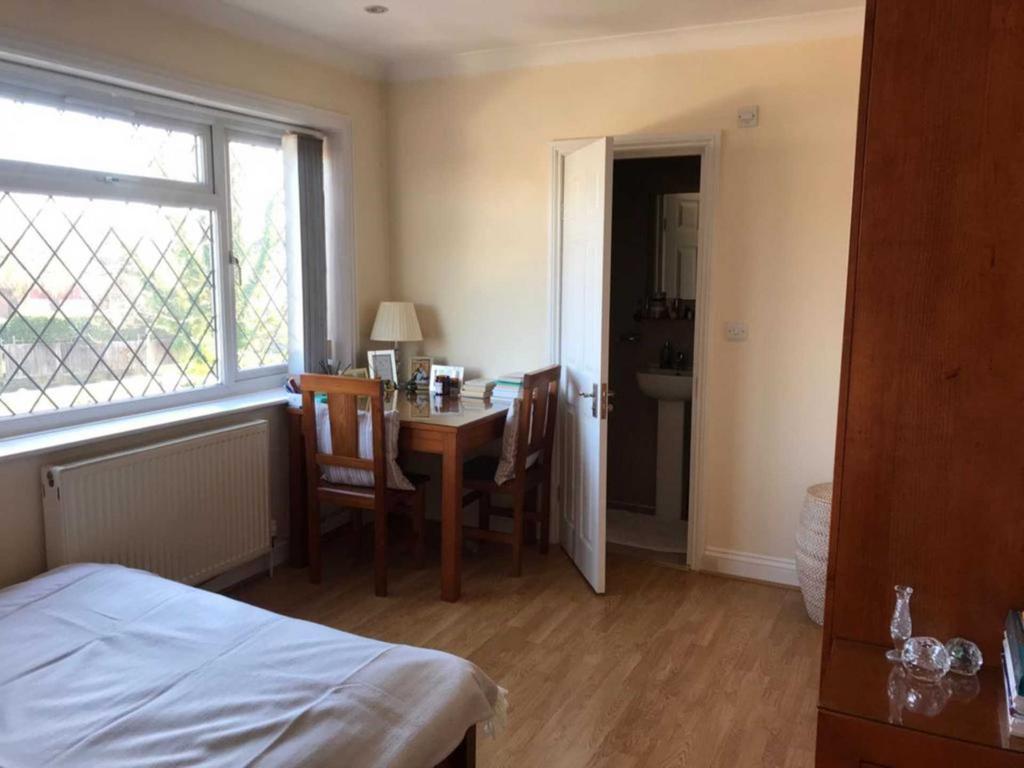 Apartment in Edgware - View 2