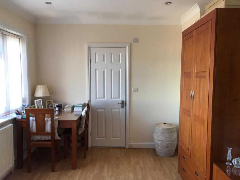Apartment in Edgware - View 4