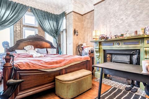 16 Shell Road, London, SE13 7TW