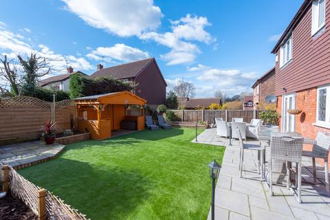 2 Driftway Road, Hook, RG27 9SB