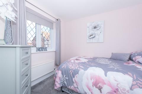 2 Driftway Road, Hook, RG27 9SB