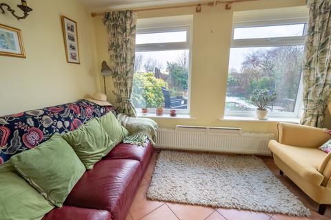 18 Moor Close, Darwen, BB3 3LG