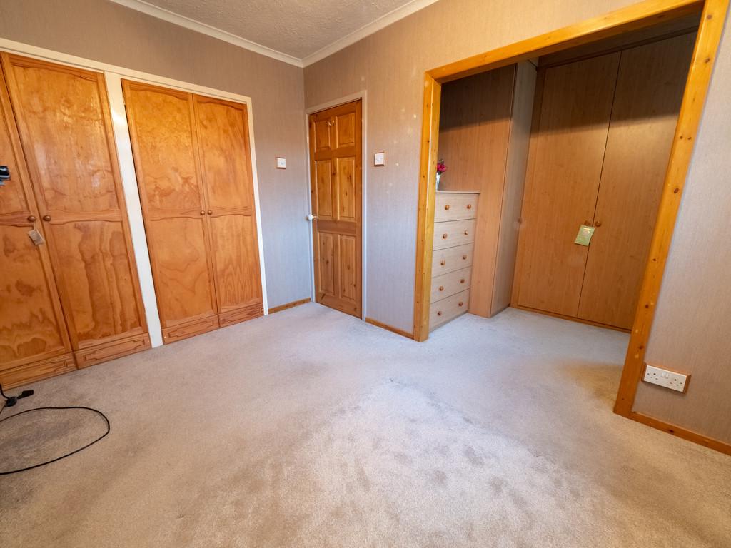 Bed 1 to dressing room