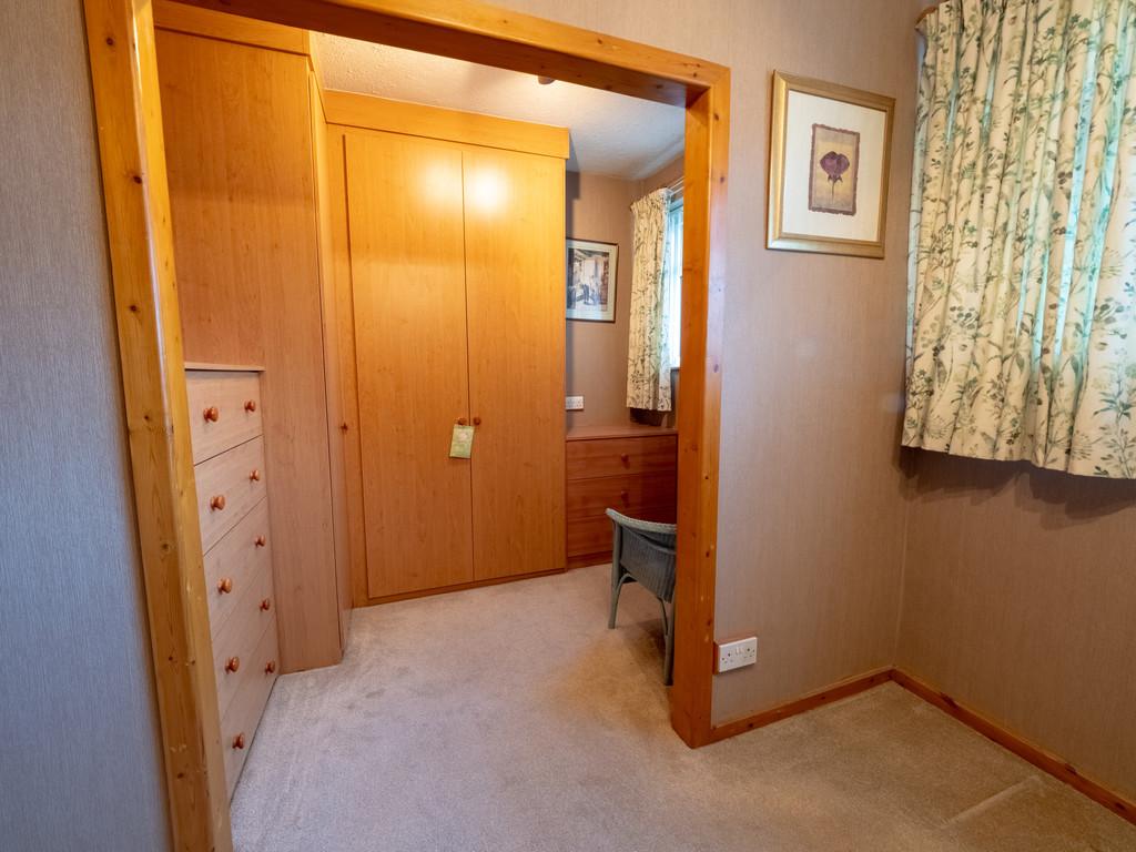 Bed1 to dressing room