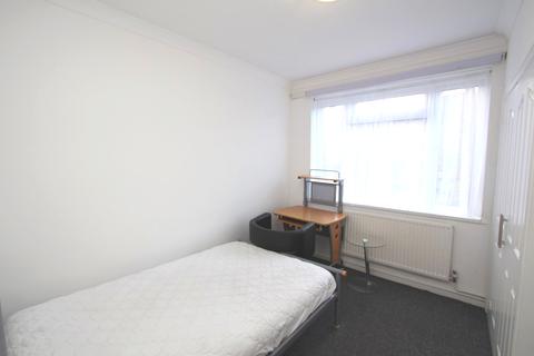 5 bedroom maisonette to rent - Tolworth Broadway, Surbiton KT6