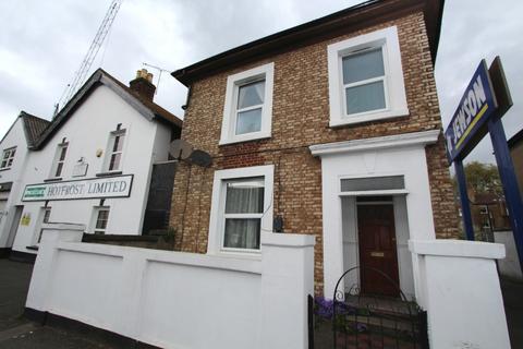 5 bedroom detached house to rent, Brighton Road, Surbiton KT6