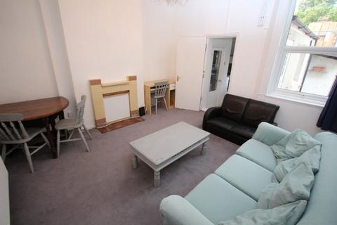 5 bedroom detached house to rent, Brighton Road, Surbiton KT6