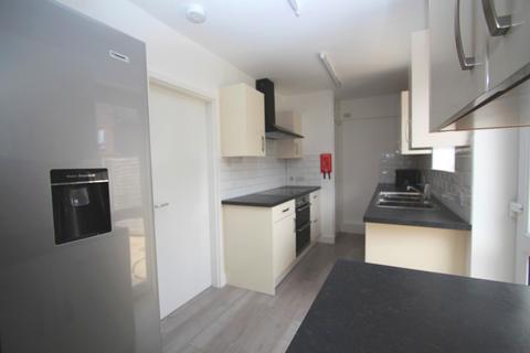 6 bedroom semi-detached house to rent, Fullers Avenue, Surbiton KT6