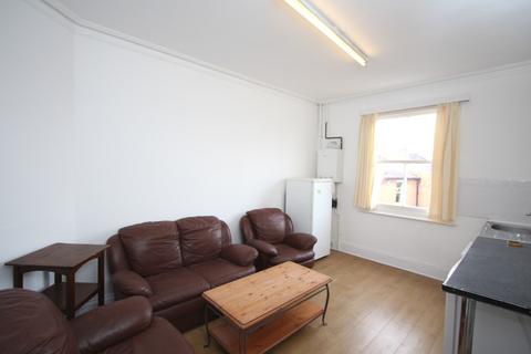 5 bedroom flat to rent, Cranes Park Avenue, Surbiton KT5