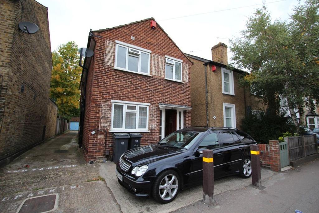 Hawks Road, Kingston Upon Thames KT1 6 bed detached house to rent £