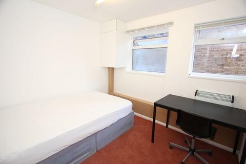 6 bedroom detached house to rent - Hawks Road, Kingston Upon Thames KT1
