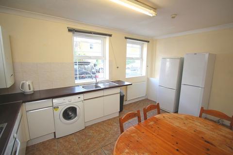 6 bedroom terraced house to rent, Southsea Road, Kingston Upon Thames KT1