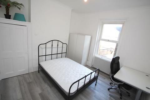 6 bedroom maisonette to rent, Surbiton Road, Kingston Upon Thames KT1