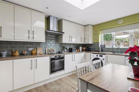 48 Batchwood Drive, St Albans, AL3 5SB