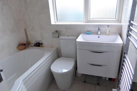 45 Warbank Crescent, New Addington, Croydon, CR0 0AY