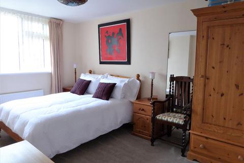 45 Warbank Crescent, New Addington, Croydon, CR0 0AY