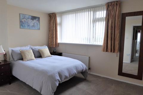 45 Warbank Crescent, New Addington, Croydon, CR0 0AY