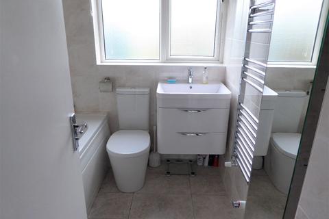 45 Warbank Crescent, New Addington, Croydon, CR0 0AY