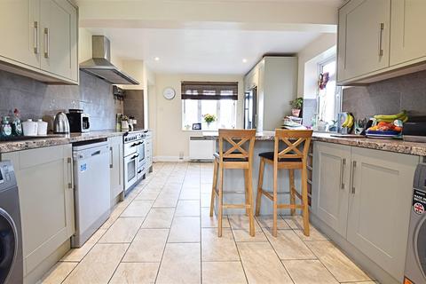 2 Forge Meads, Wittersham, Tenterden, TN30 7PE