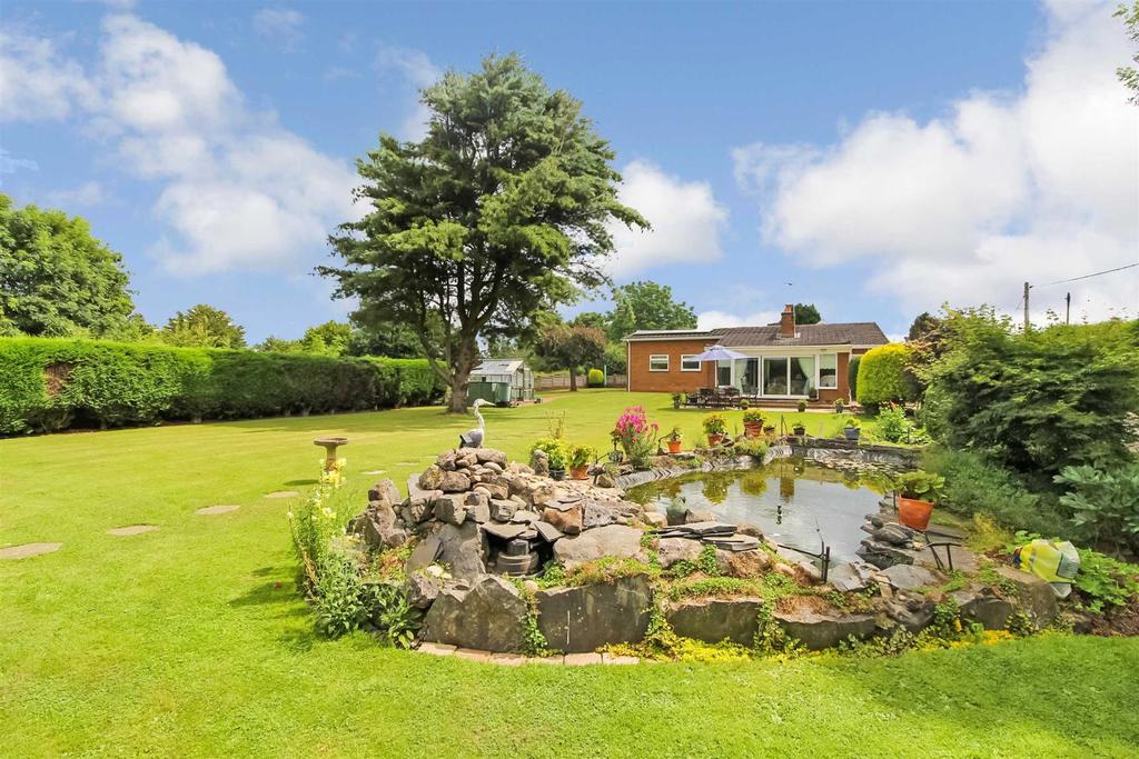 Spring Road, Barnacle, Coventry, CV7 9LG 3 bed detached bungalow £695,000