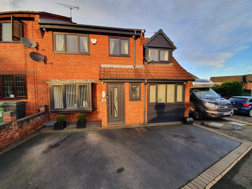 Cornish Close, Nuneaton 3 bed terraced house £210,000