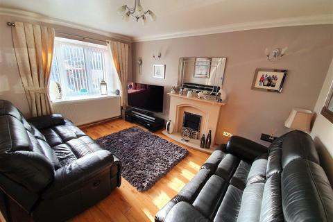 8 Cornish Close, Nuneaton, CV10 0XU