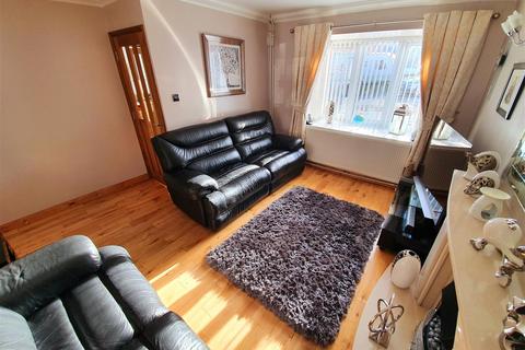 8 Cornish Close, Nuneaton, CV10 0XU