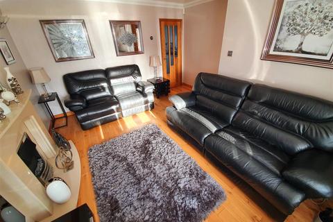 8 Cornish Close, Nuneaton, CV10 0XU