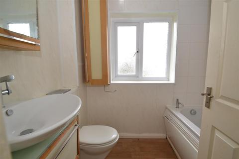 11 Alpine Rise, Thornton, Bradford, BD13 3NA